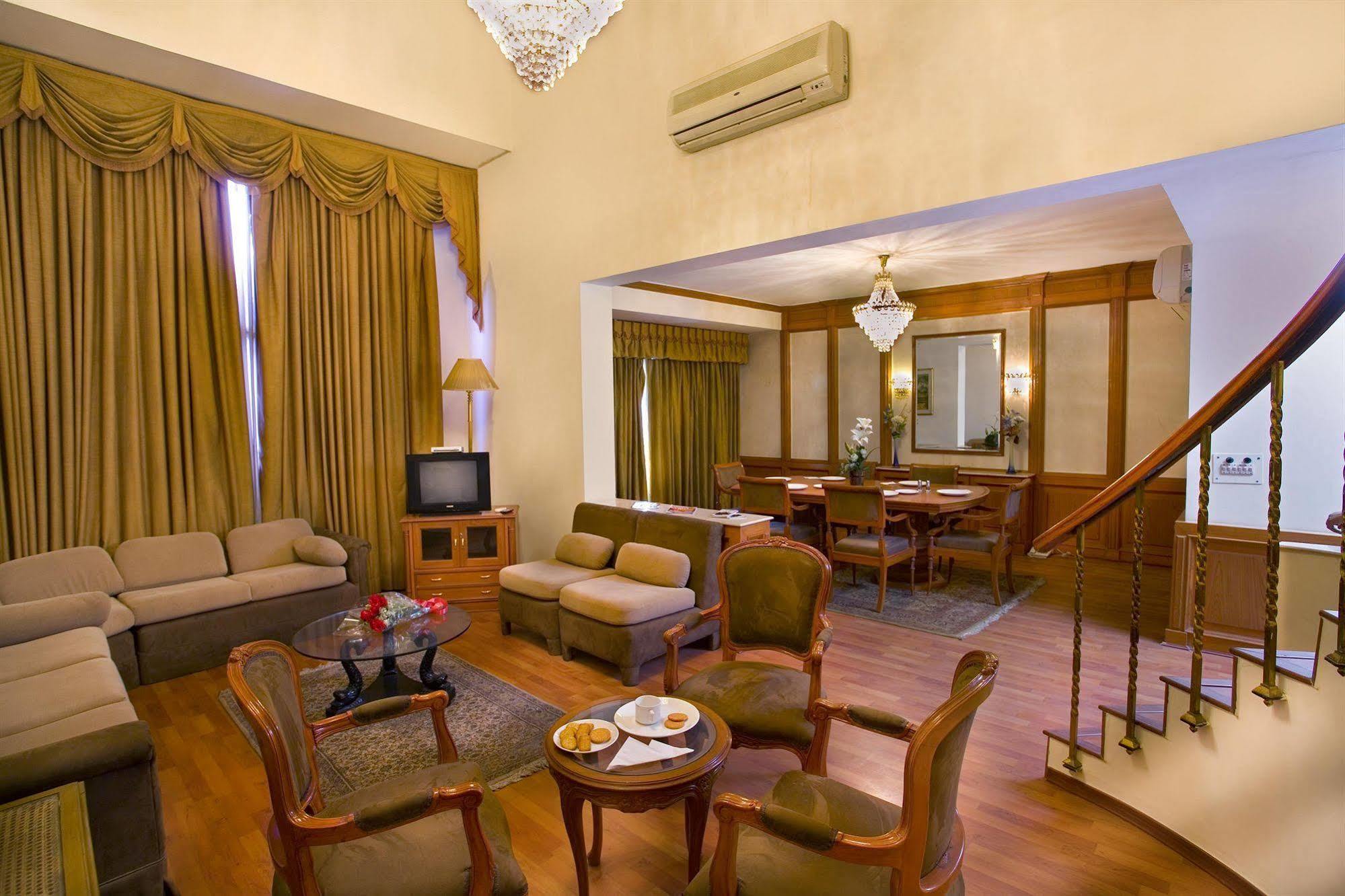 The Bmk Hotel New Delhi Eksteriør bilde
