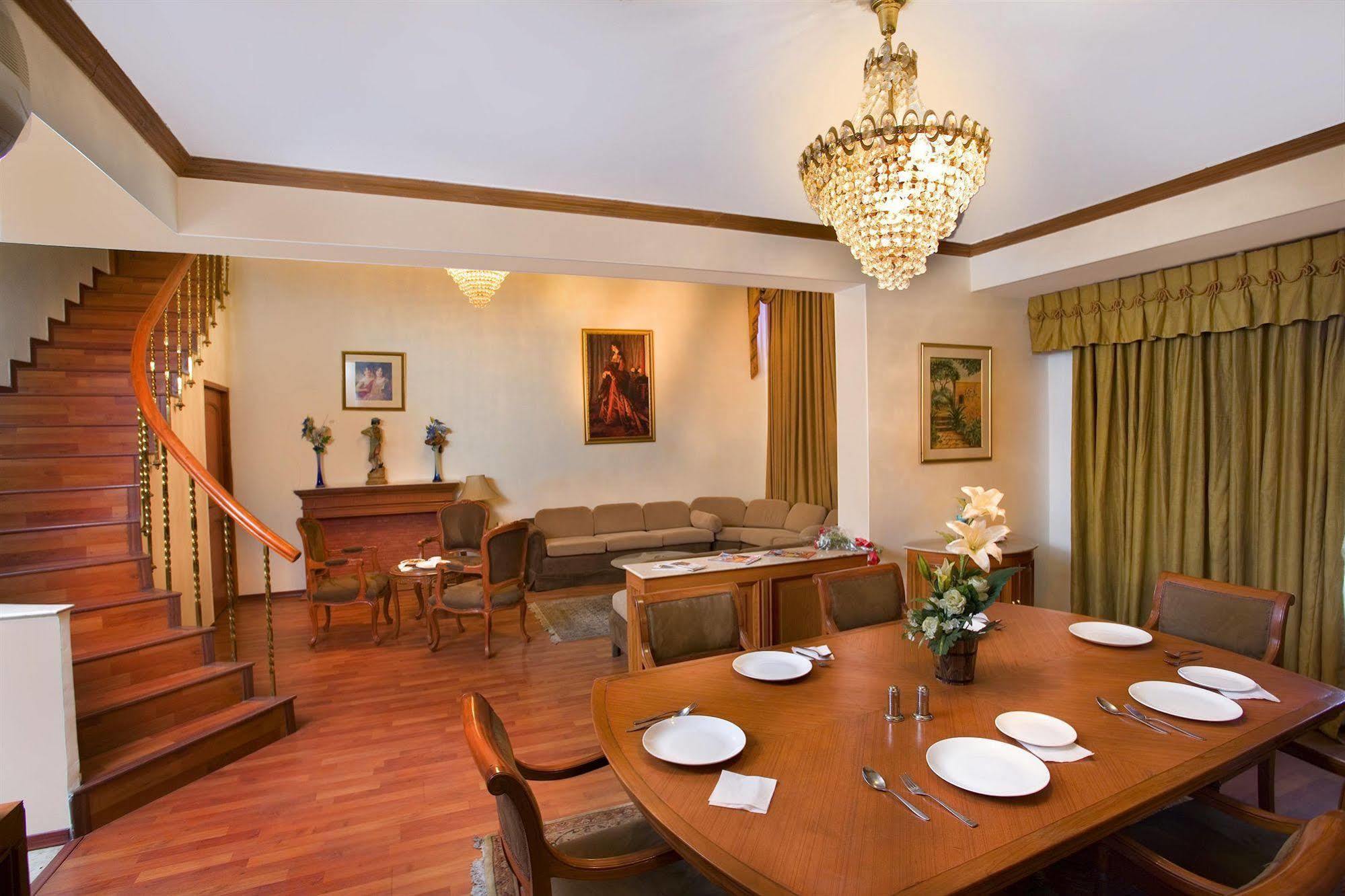 The Bmk Hotel New Delhi Eksteriør bilde