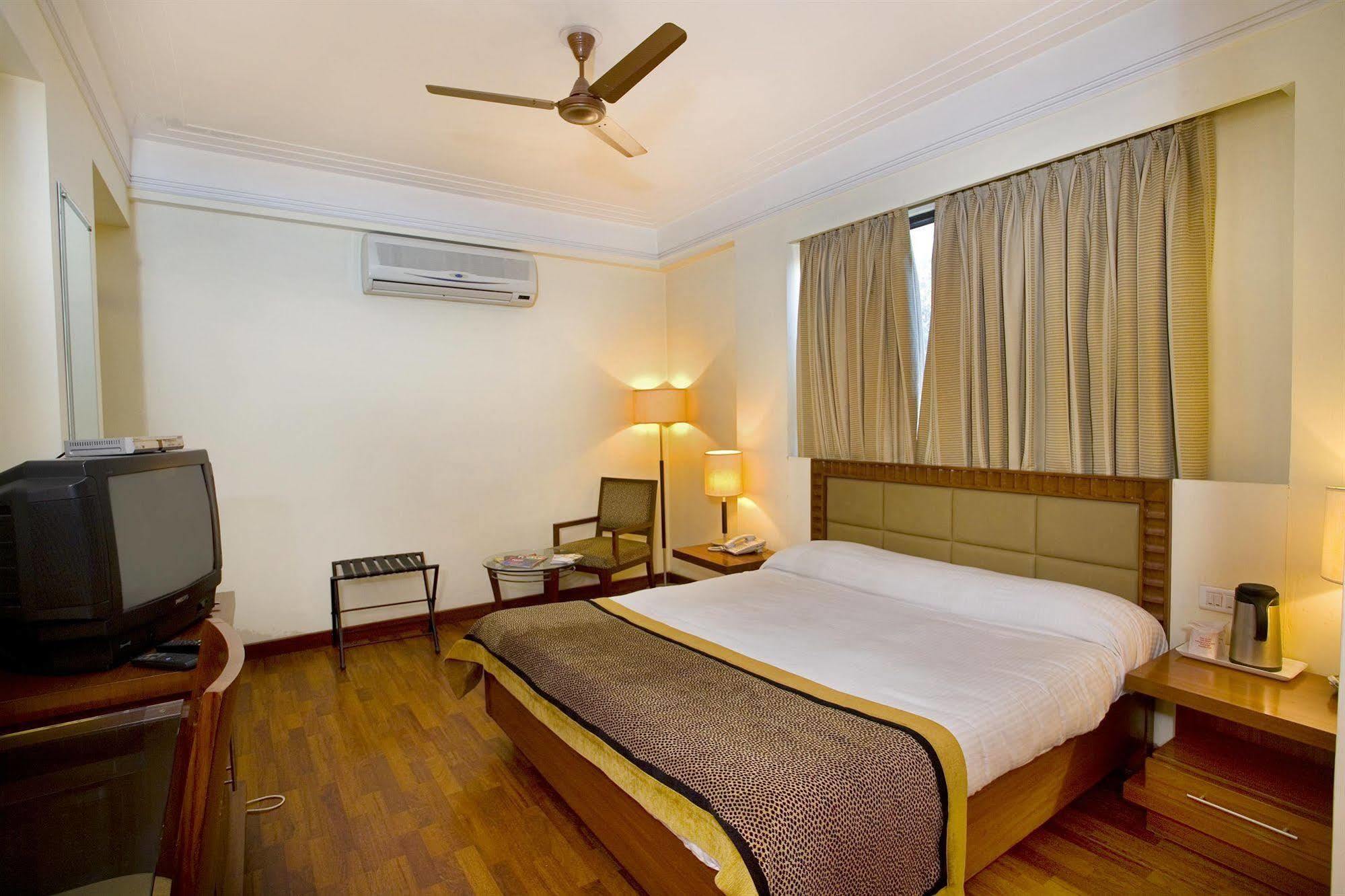 The Bmk Hotel New Delhi Eksteriør bilde