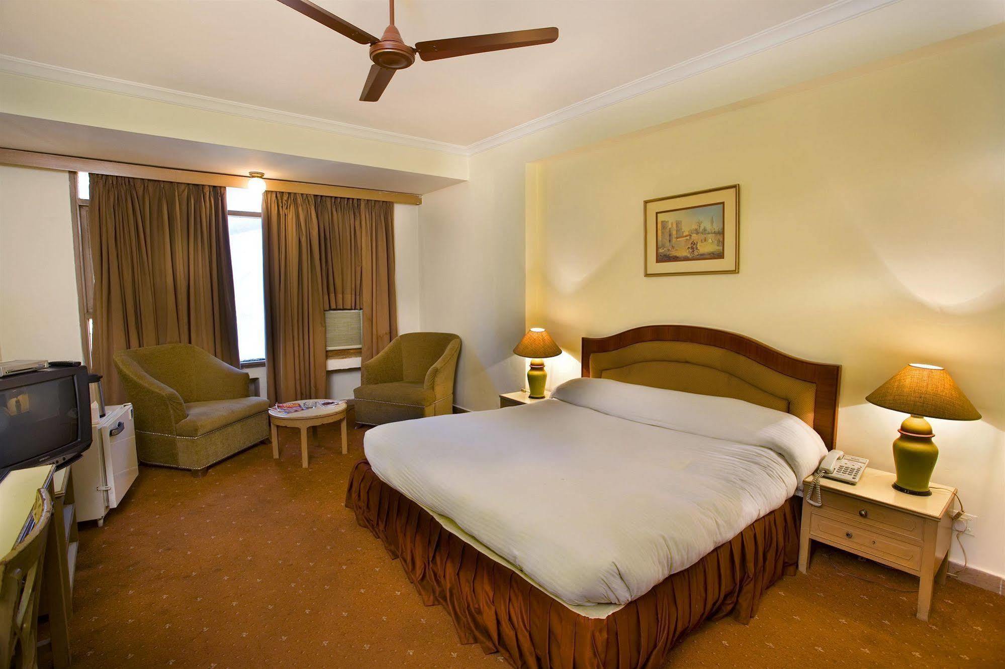 The Bmk Hotel New Delhi Eksteriør bilde